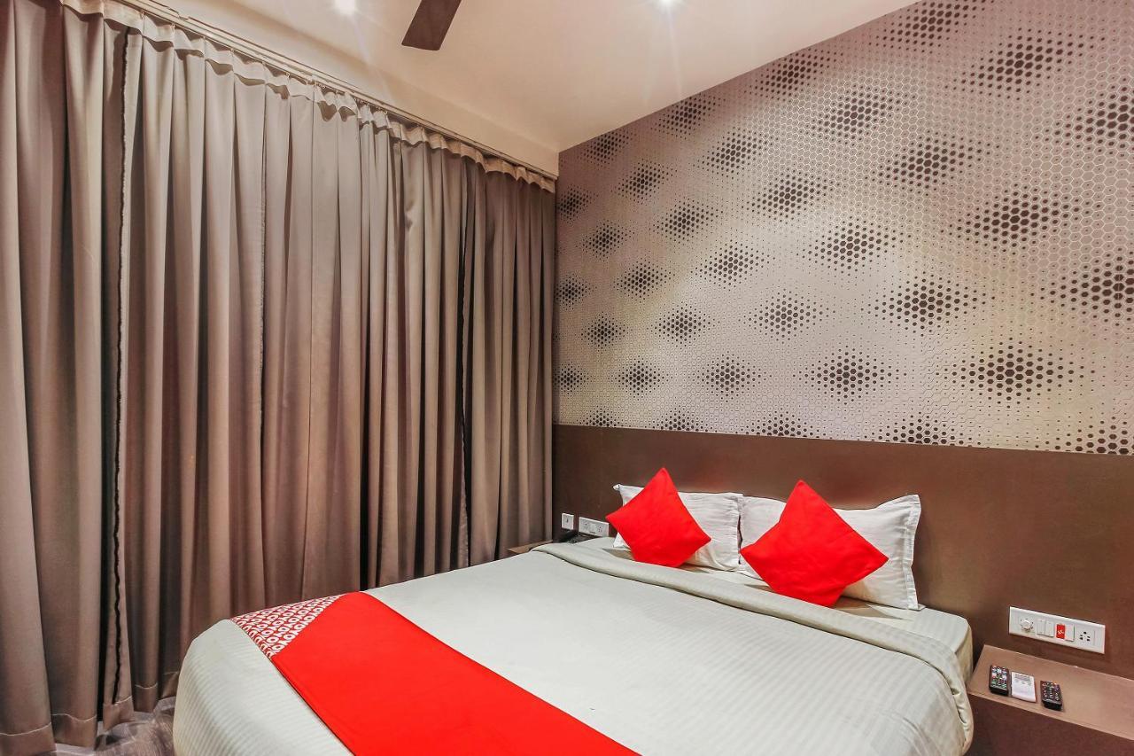 Oyo 26991 Stanza Luxurios Stay Zahirabad Esterno foto