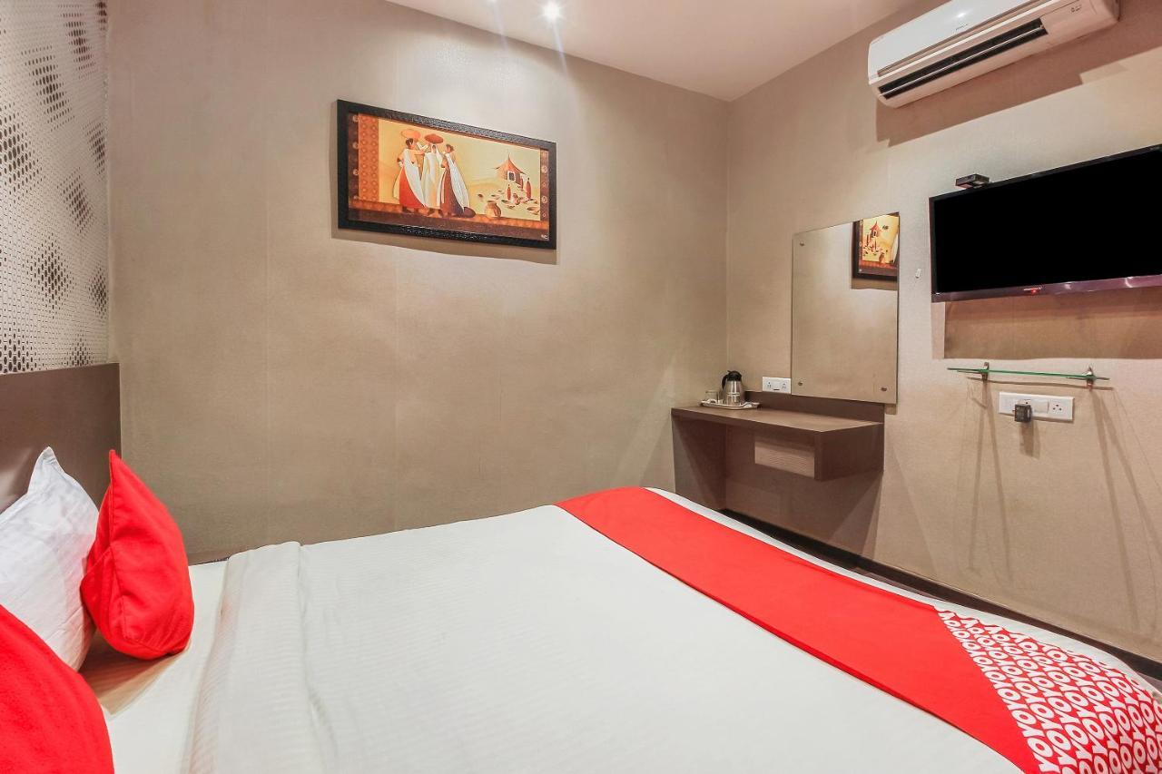 Oyo 26991 Stanza Luxurios Stay Zahirabad Esterno foto