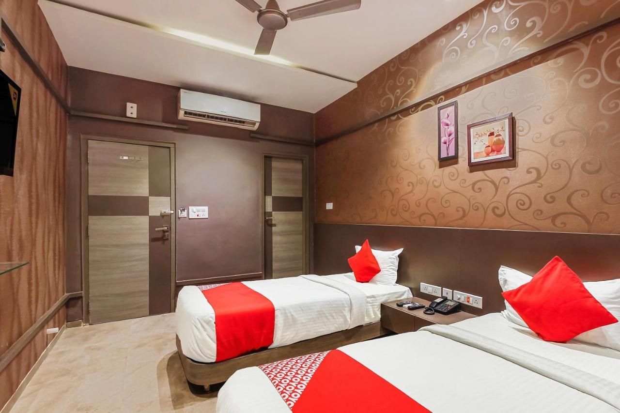 Oyo 26991 Stanza Luxurios Stay Zahirabad Esterno foto