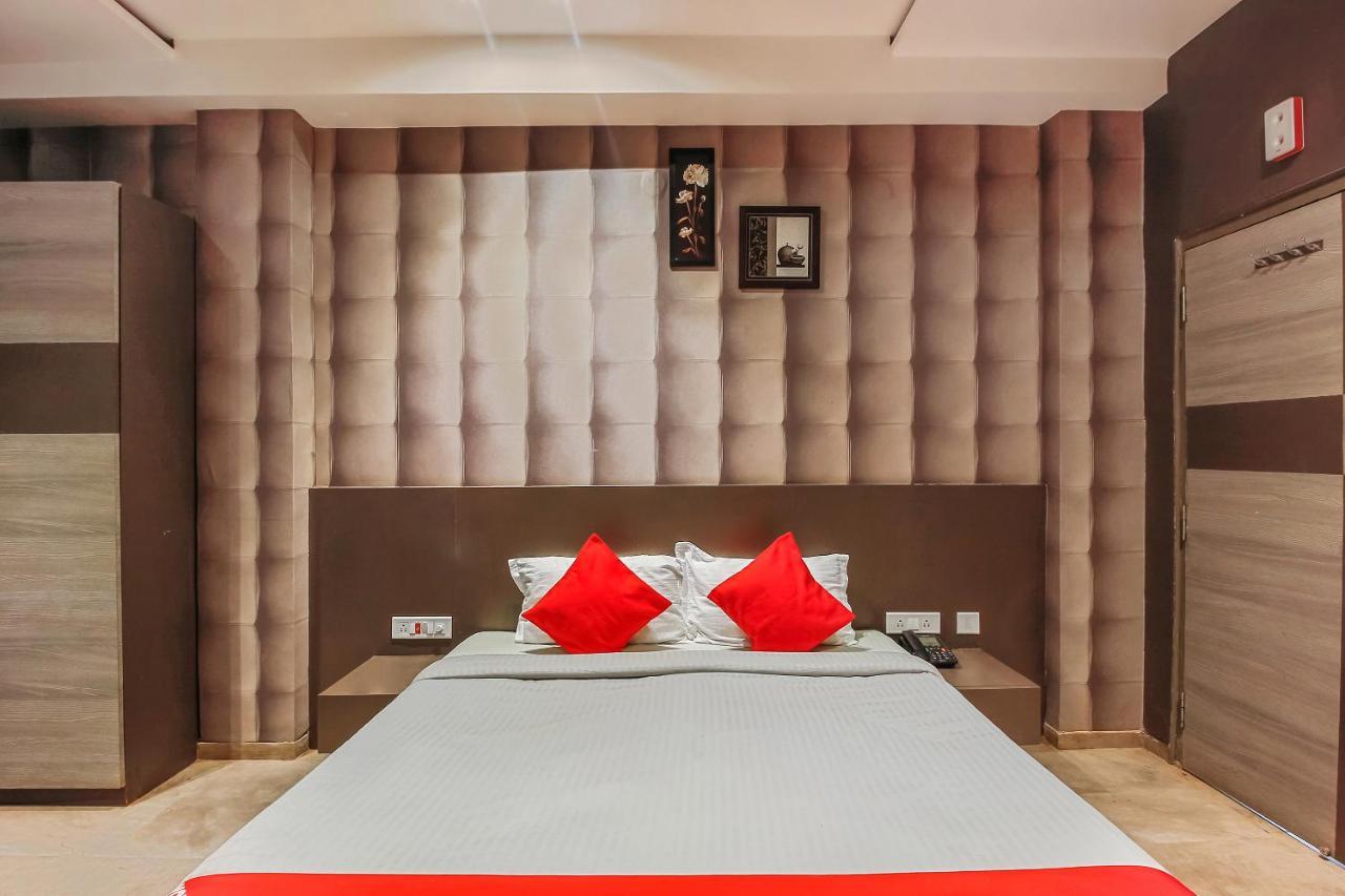 Oyo 26991 Stanza Luxurios Stay Zahirabad Esterno foto