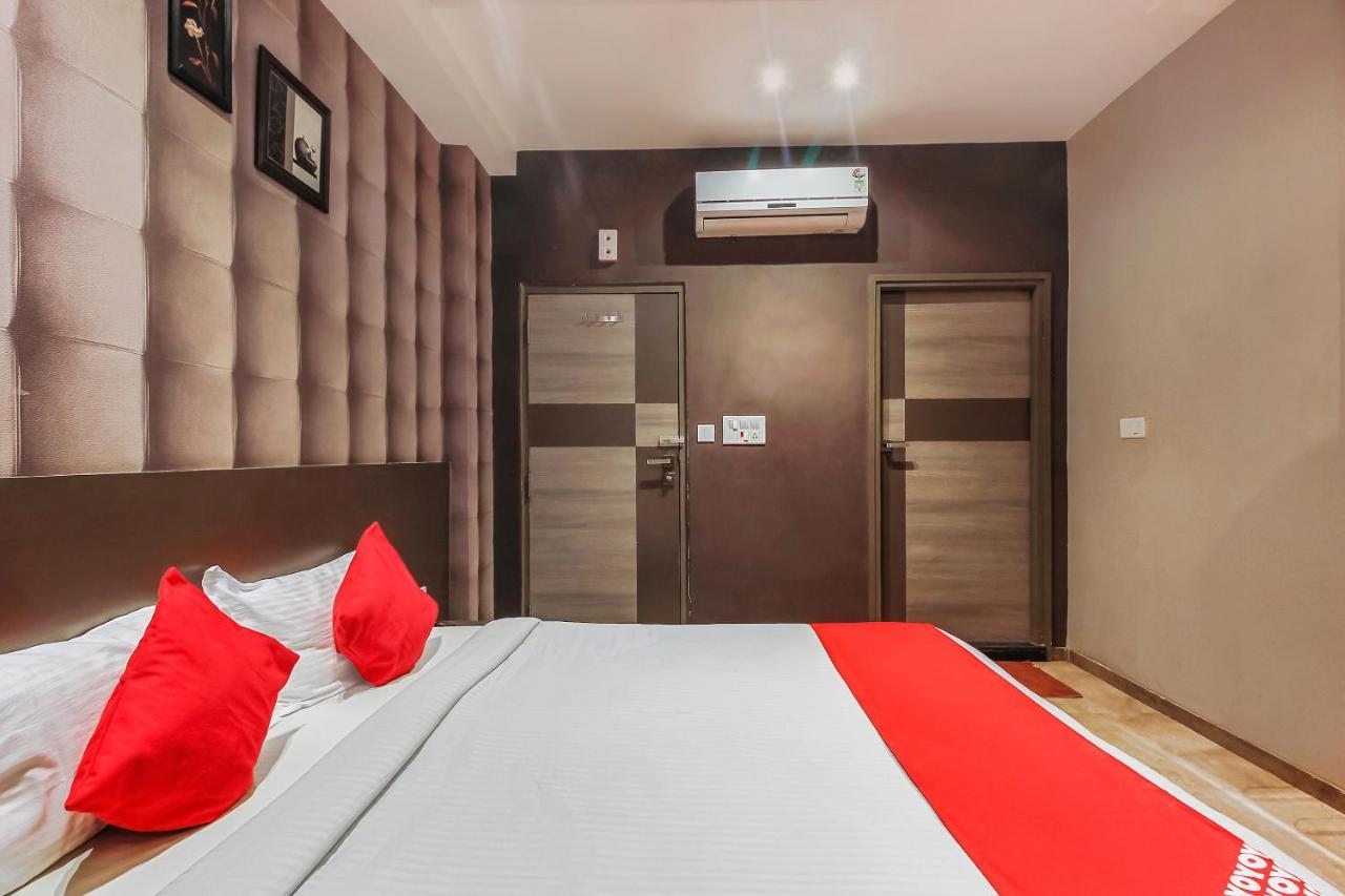 Oyo 26991 Stanza Luxurios Stay Zahirabad Esterno foto